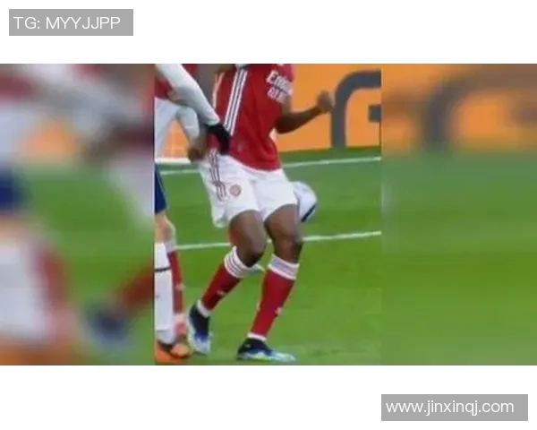 足球巨星炫酷上演特效大秀点燃绿茵激情瞬间